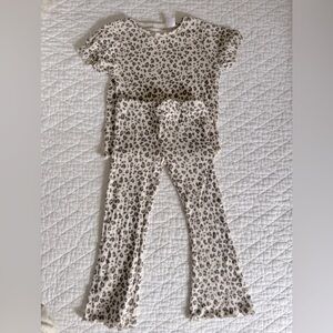 Washed but never worn. Zara 2-piece set, size 4T